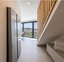 4 bedroom villa with heated pool and sea view in Vinišće, sleeps 8